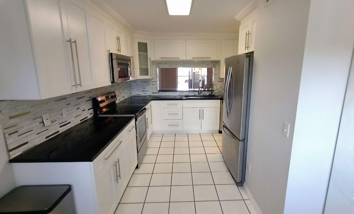 На продажу: $205,000 (2 спален, 2 ванн, 1330 Квадратных фут)