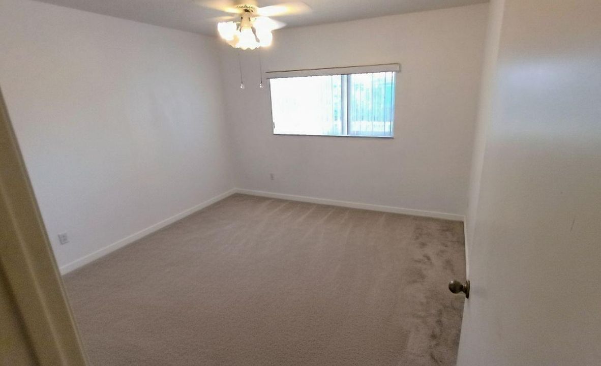 На продажу: $205,000 (2 спален, 2 ванн, 1330 Квадратных фут)