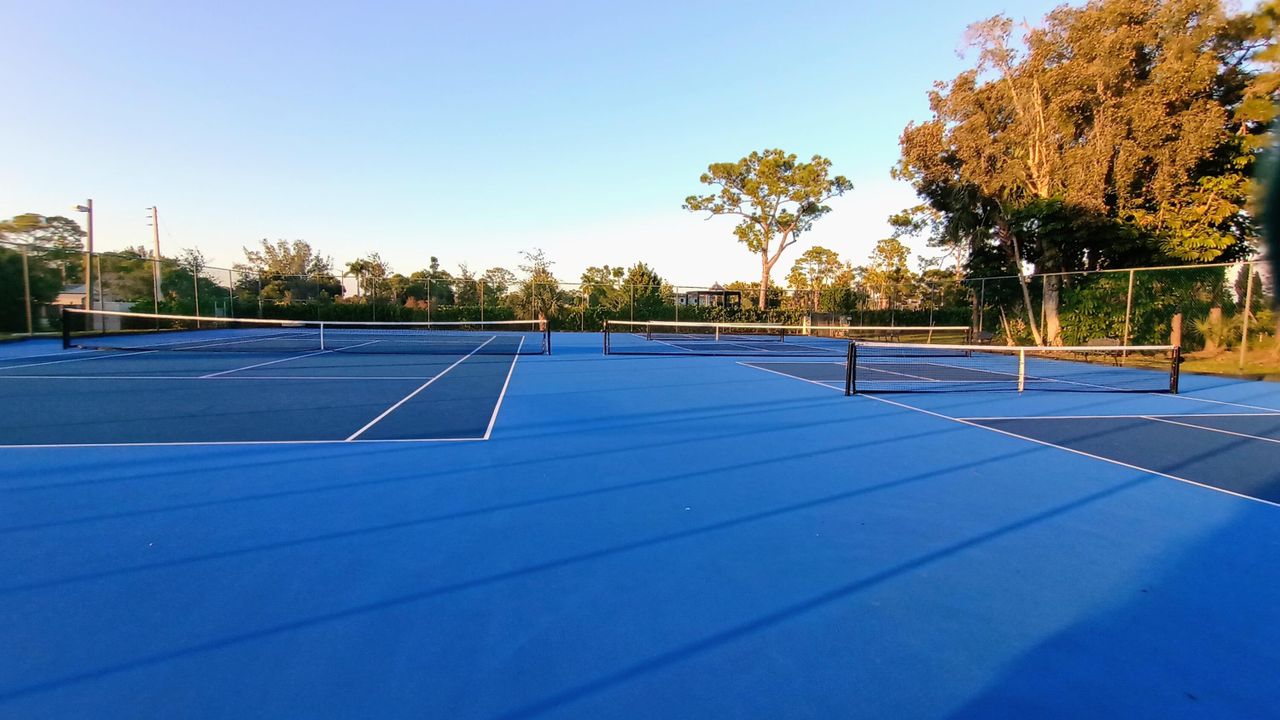 На продажу: $205,000 (2 спален, 2 ванн, 1330 Квадратных фут)