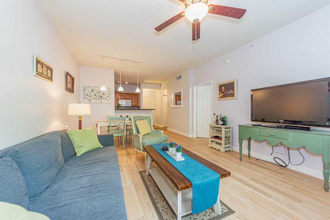 For Sale: $359,900 (1 beds, 1 baths, 756 Square Feet)