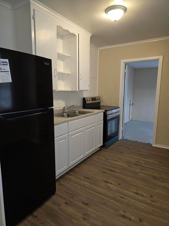 На продажу: $239,000 (2 спален, 1 ванн, 828 Квадратных фут)