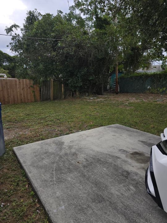 На продажу: $239,000 (2 спален, 1 ванн, 828 Квадратных фут)