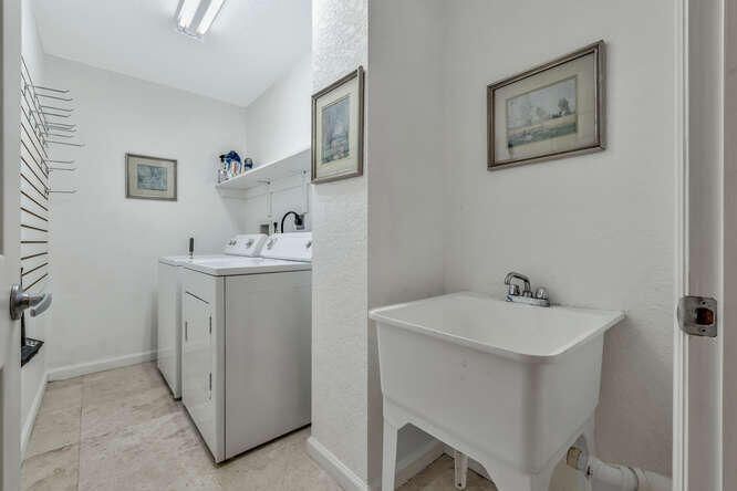 For Sale: $720,000 (4 beds, 3 baths, 2821 Square Feet)