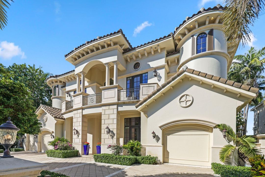 For Sale: $10,250,000 (5 beds, 7 baths, 7760 Square Feet)