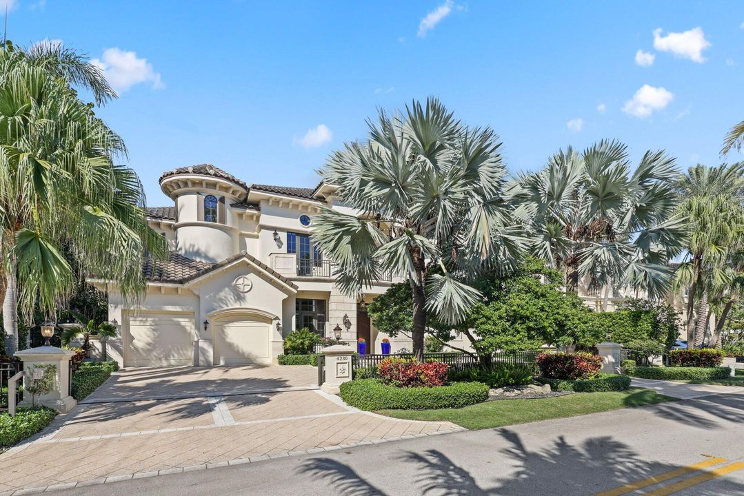 For Sale: $10,250,000 (5 beds, 7 baths, 7760 Square Feet)