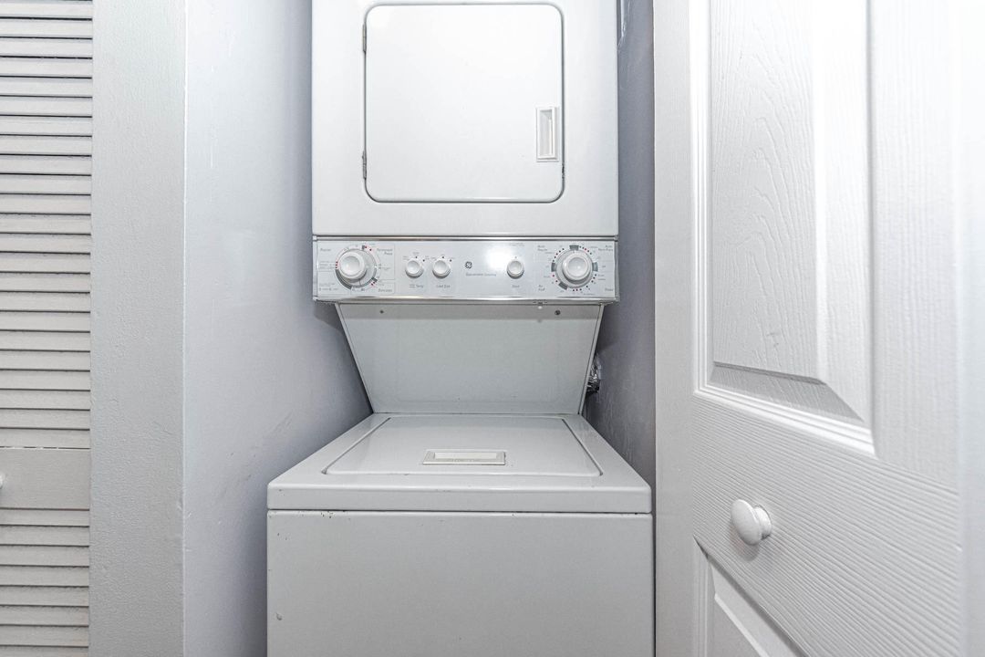 For Sale: $359,900 (1 beds, 1 baths, 756 Square Feet)