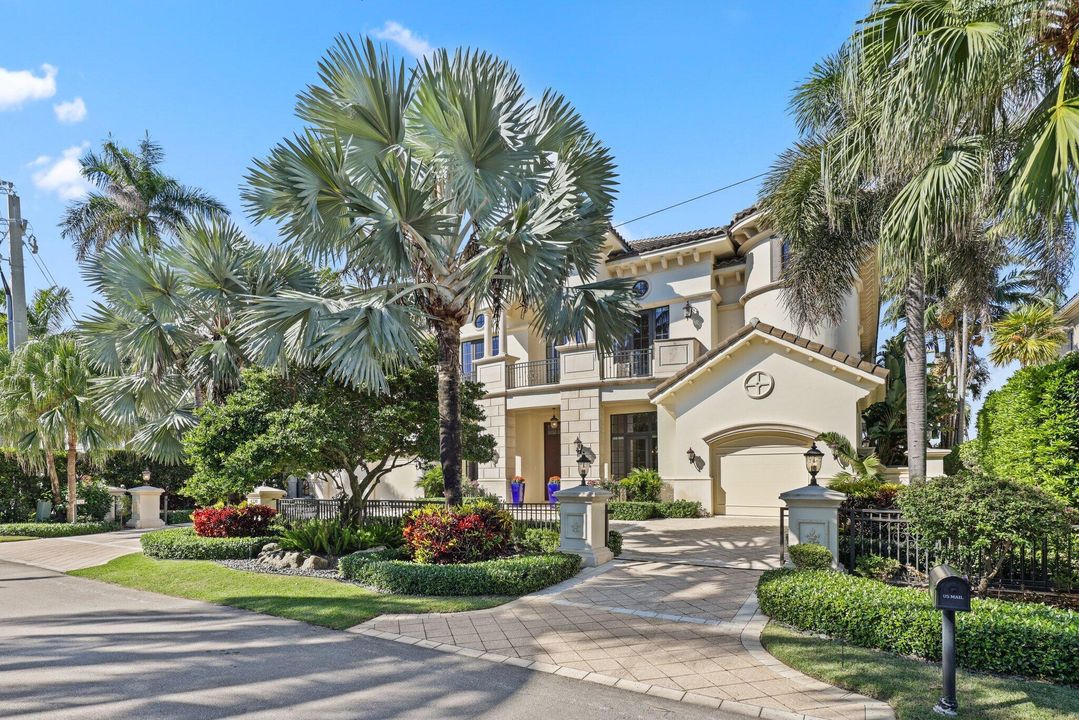 For Sale: $10,250,000 (5 beds, 7 baths, 7760 Square Feet)