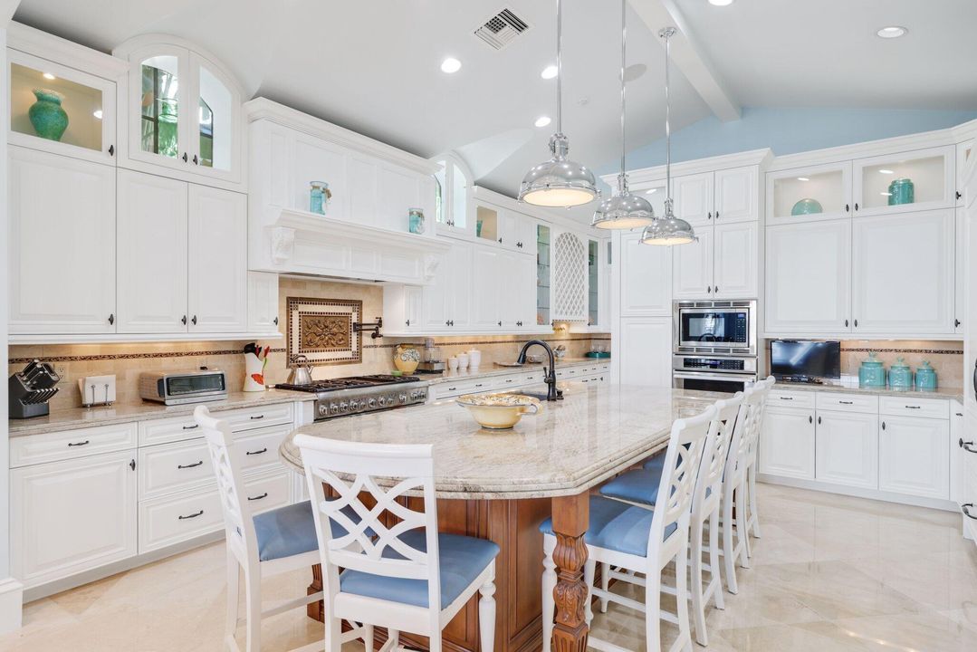 For Sale: $10,250,000 (5 beds, 7 baths, 7760 Square Feet)