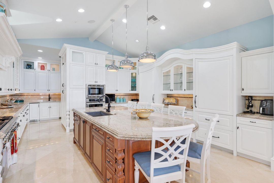 For Sale: $10,250,000 (5 beds, 7 baths, 7760 Square Feet)