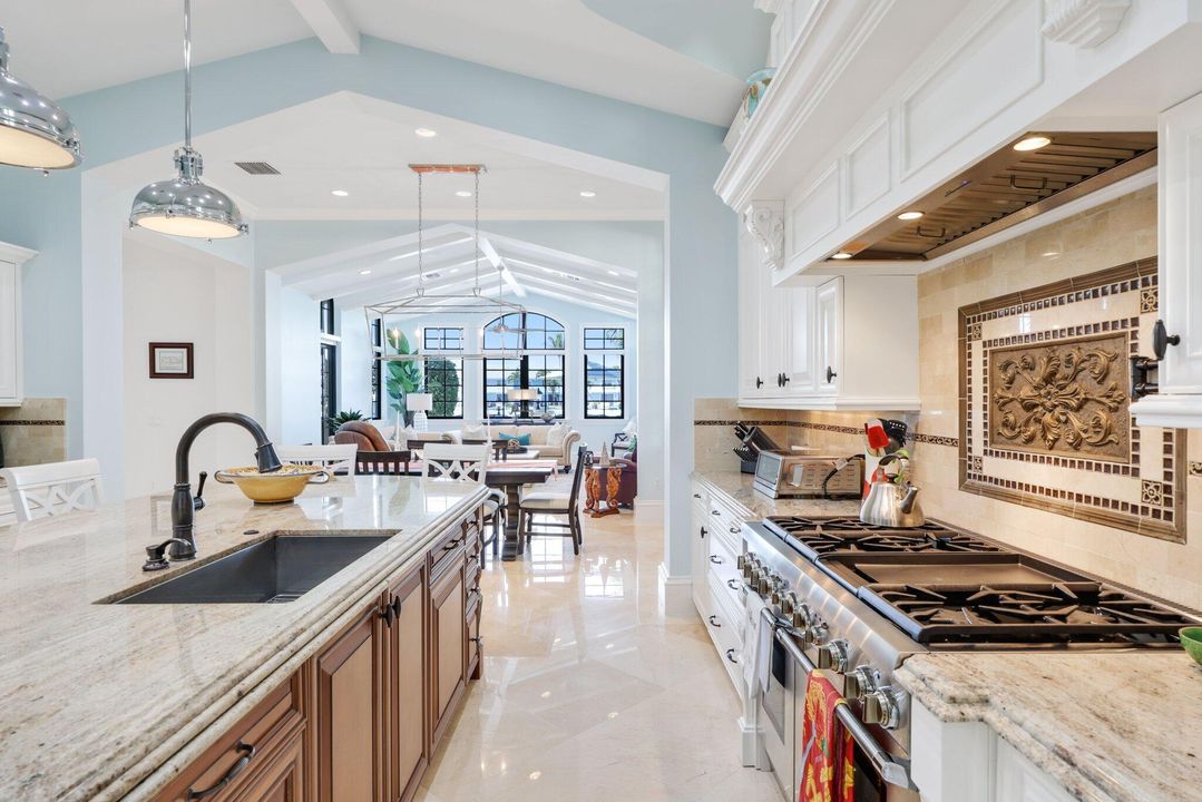 For Sale: $10,250,000 (5 beds, 7 baths, 7760 Square Feet)