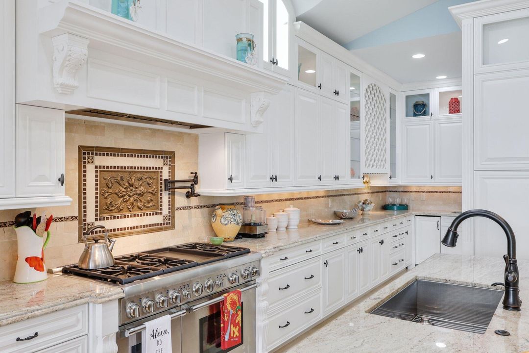 For Sale: $10,250,000 (5 beds, 7 baths, 7760 Square Feet)