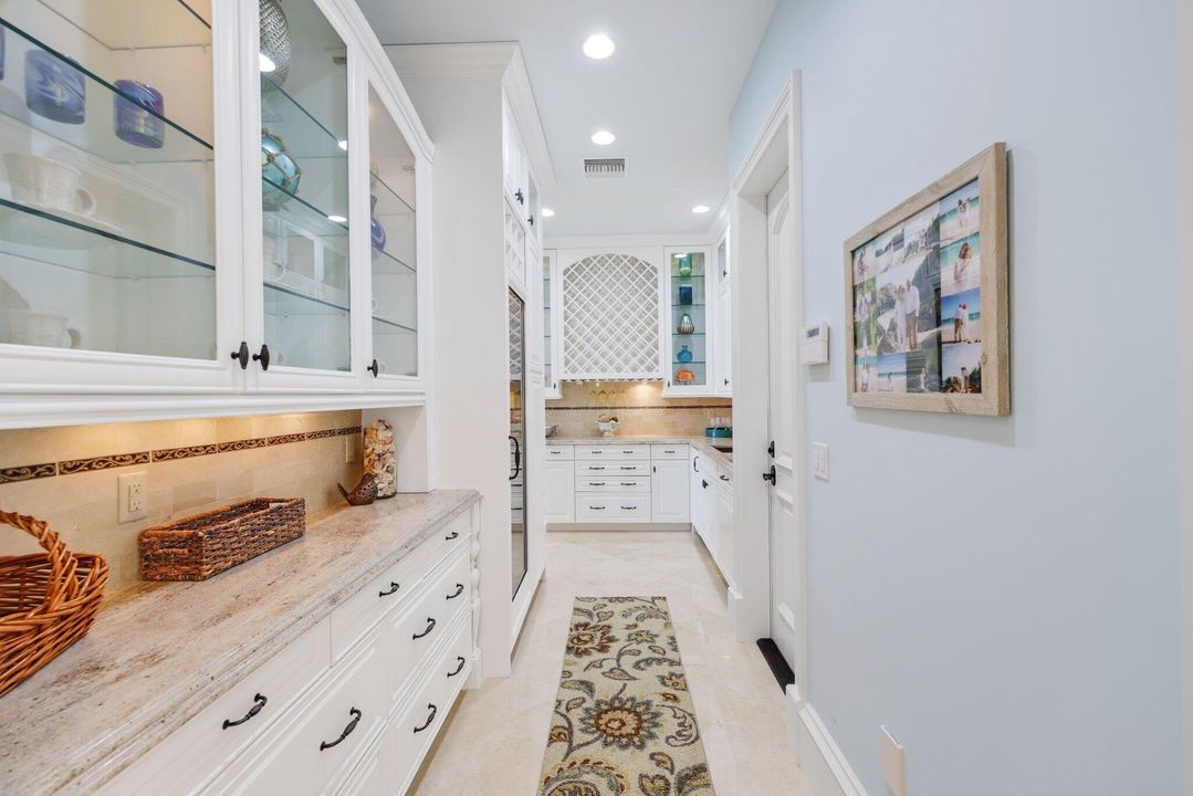 For Sale: $10,250,000 (5 beds, 7 baths, 7760 Square Feet)