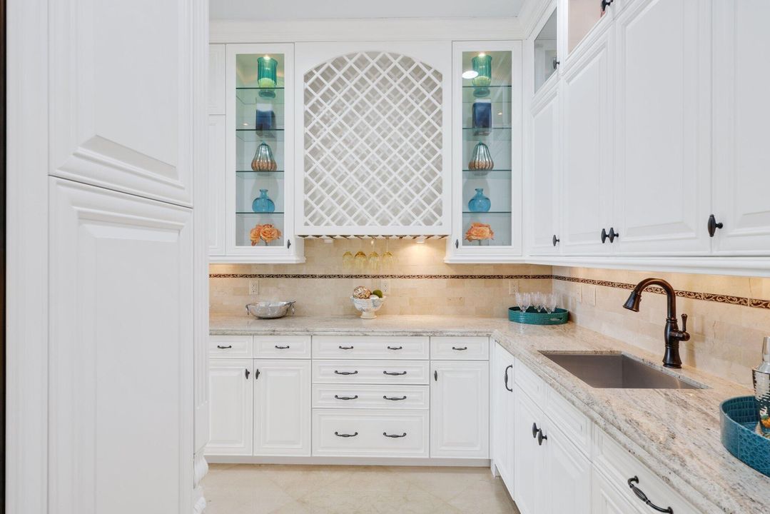 For Sale: $10,250,000 (5 beds, 7 baths, 7760 Square Feet)