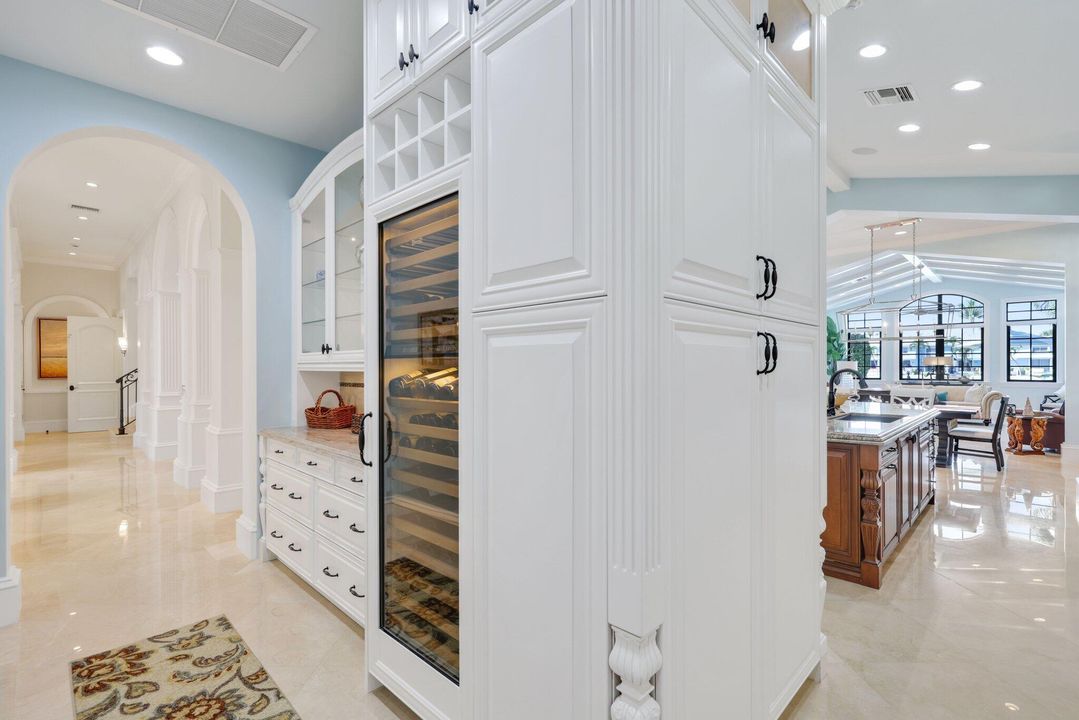 For Sale: $10,250,000 (5 beds, 7 baths, 7760 Square Feet)