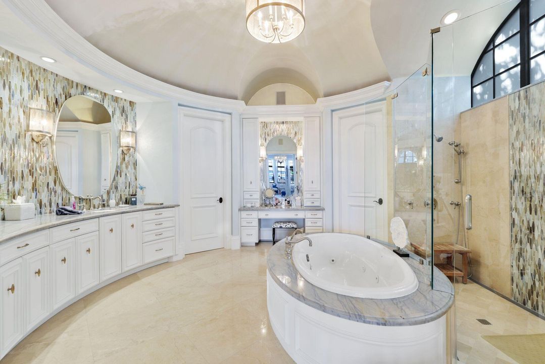 For Sale: $10,250,000 (5 beds, 7 baths, 7760 Square Feet)