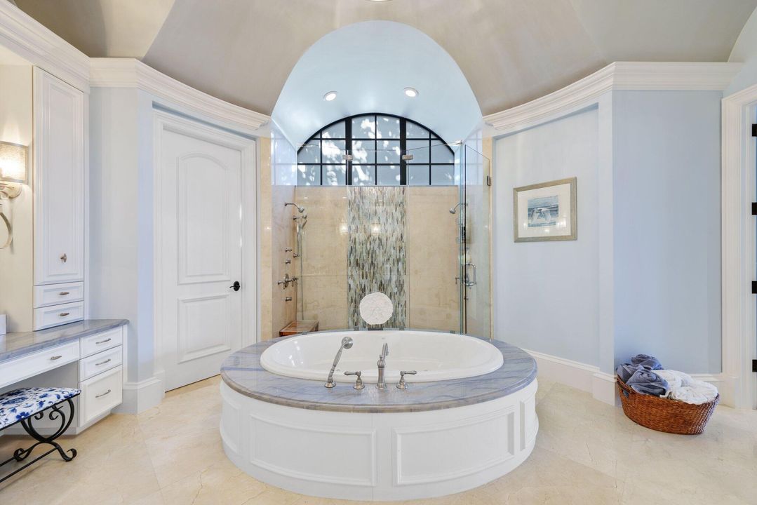 For Sale: $10,250,000 (5 beds, 7 baths, 7760 Square Feet)