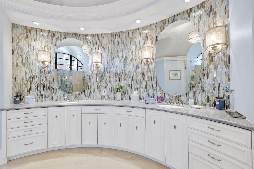 For Sale: $10,250,000 (5 beds, 7 baths, 7760 Square Feet)