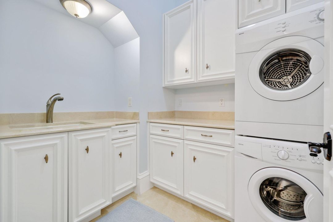 For Sale: $10,250,000 (5 beds, 7 baths, 7760 Square Feet)