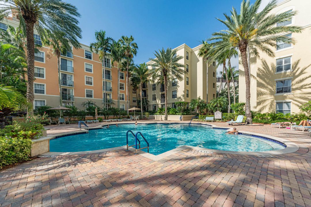 For Sale: $359,900 (1 beds, 1 baths, 756 Square Feet)