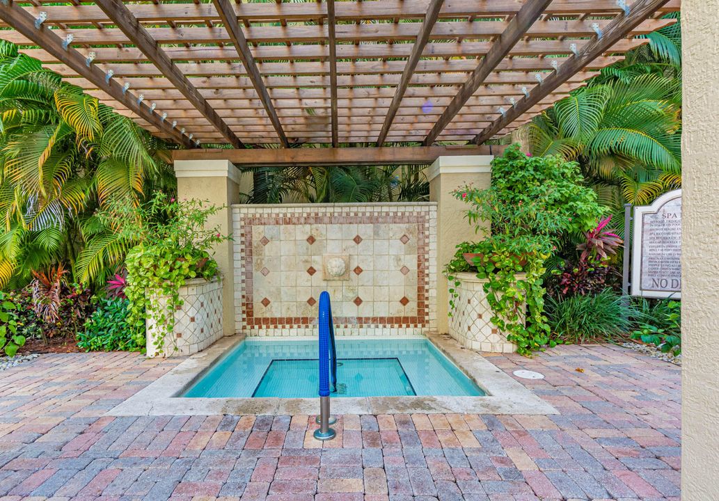 For Sale: $359,900 (1 beds, 1 baths, 756 Square Feet)