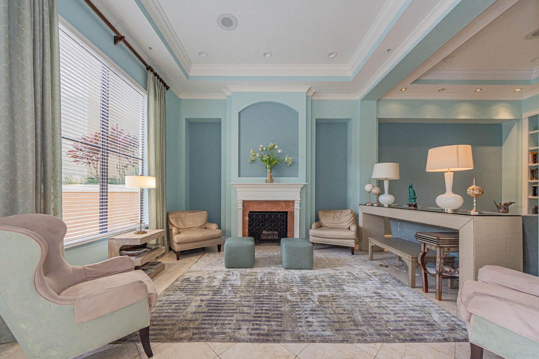 For Sale: $359,900 (1 beds, 1 baths, 756 Square Feet)