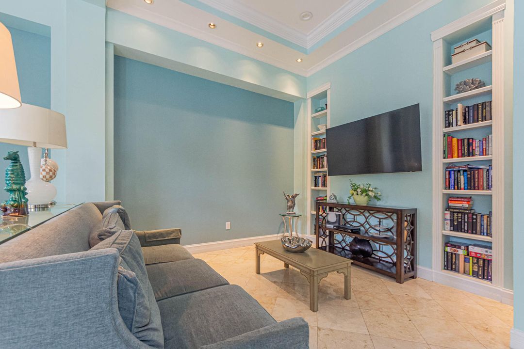 For Sale: $359,900 (1 beds, 1 baths, 756 Square Feet)