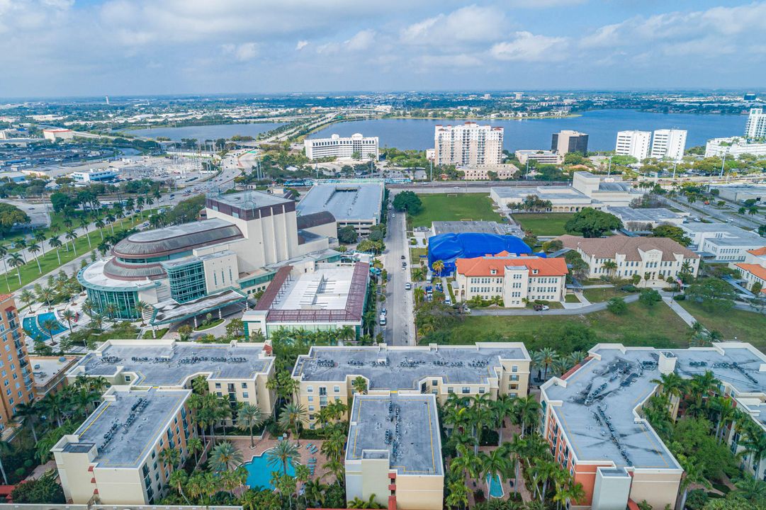 For Sale: $359,900 (1 beds, 1 baths, 756 Square Feet)