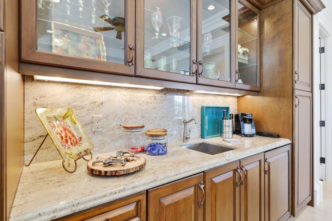 For Sale: $10,250,000 (5 beds, 7 baths, 7760 Square Feet)