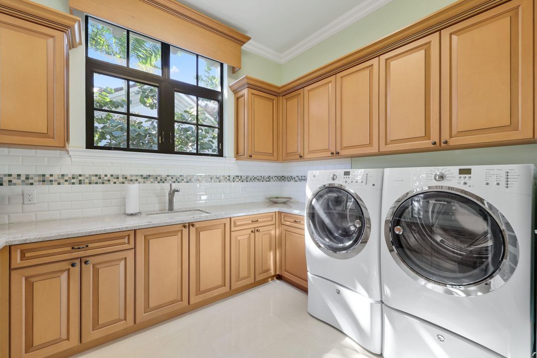 For Sale: $10,250,000 (5 beds, 7 baths, 7760 Square Feet)