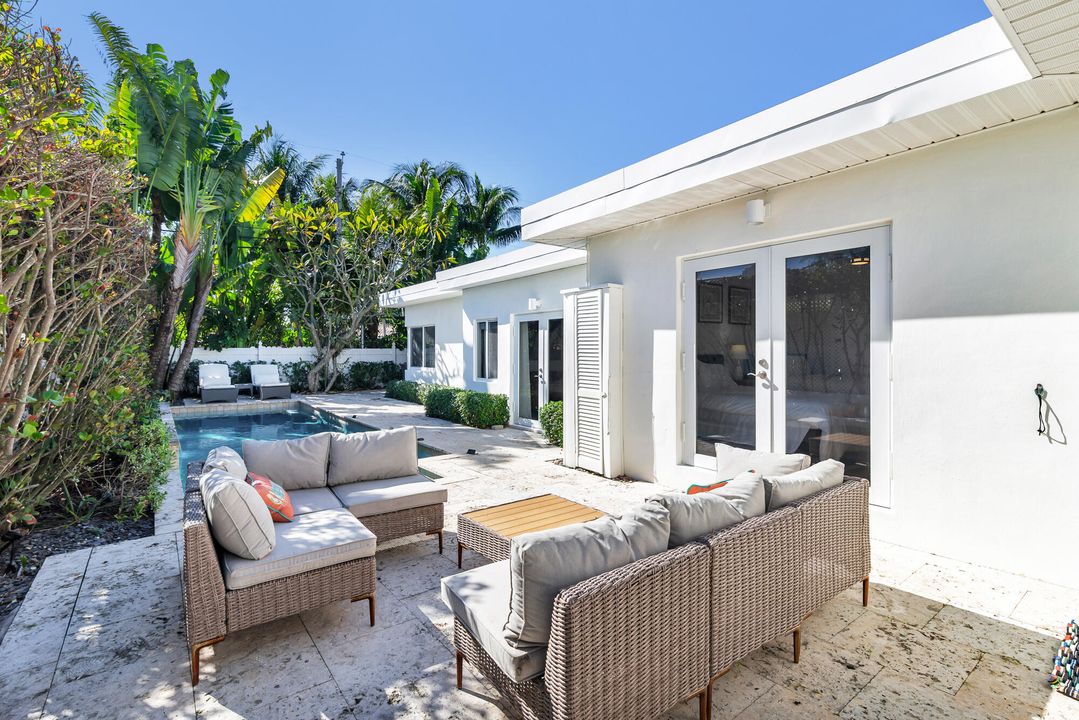 For Sale: $1,795,000 (3 beds, 2 baths, 2035 Square Feet)