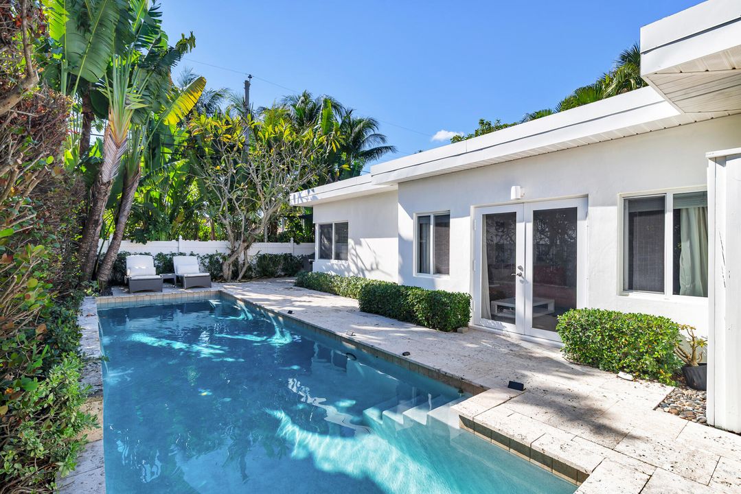 For Sale: $1,795,000 (3 beds, 2 baths, 2035 Square Feet)