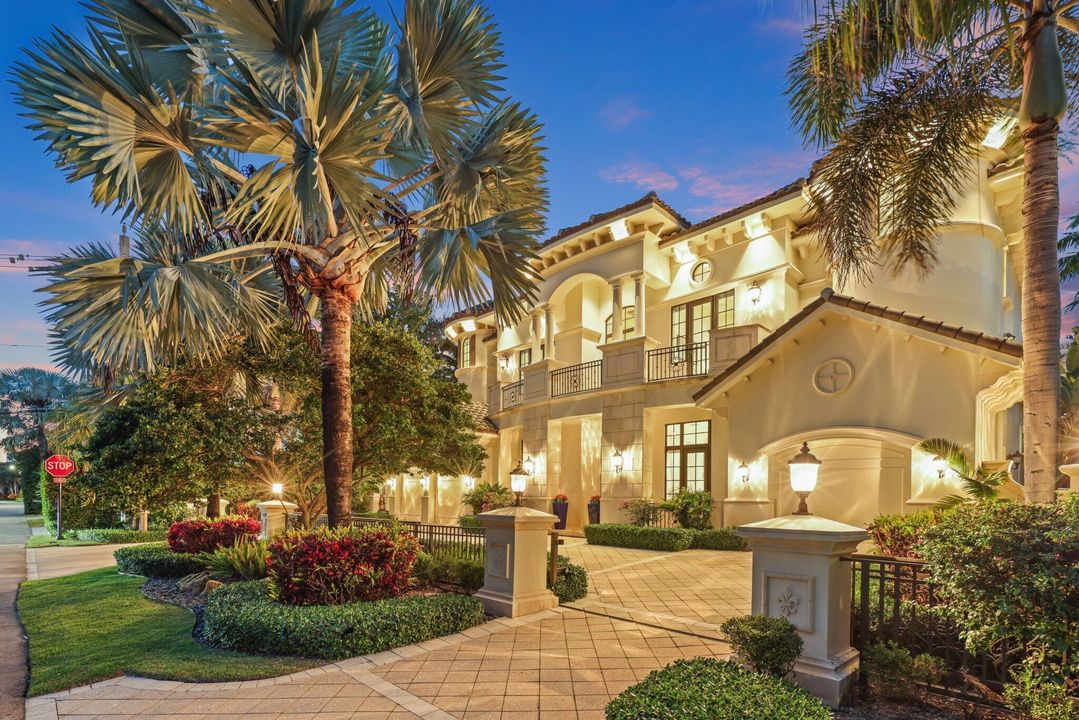 For Sale: $10,250,000 (5 beds, 7 baths, 7760 Square Feet)