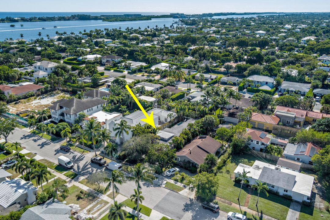 For Sale: $1,795,000 (3 beds, 2 baths, 2035 Square Feet)