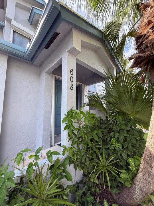 For Sale: $255,000 (3 beds, 2 baths, 1250 Square Feet)