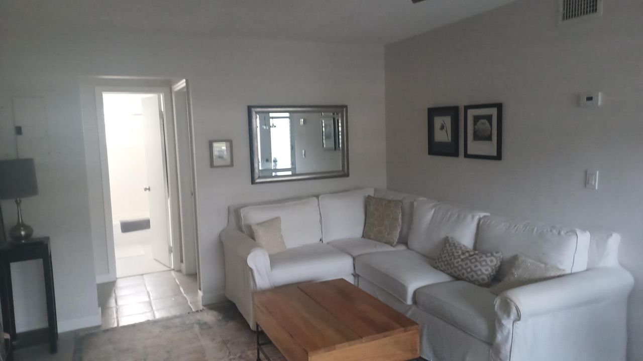 На продажу: $199,900 (1 спален, 1 ванн, 558 Квадратных фут)