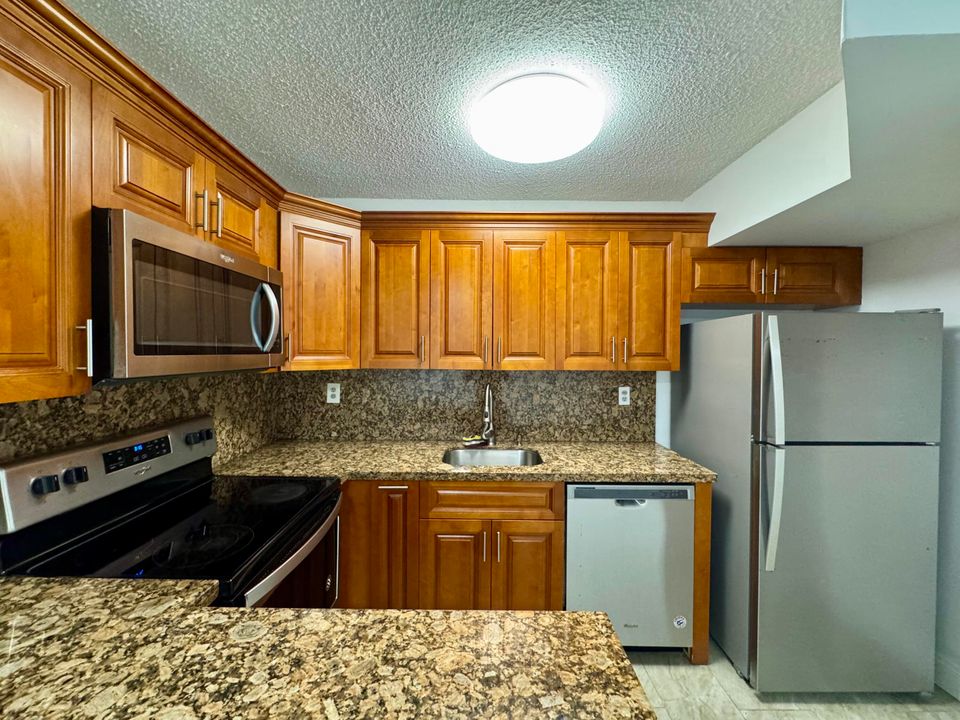 出租: $2,550 (2 贝兹, 1 浴室, 1025 平方英尺)