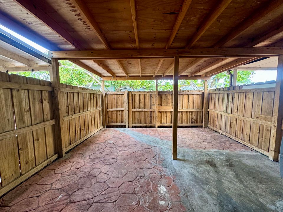 出租: $2,550 (2 贝兹, 1 浴室, 1025 平方英尺)