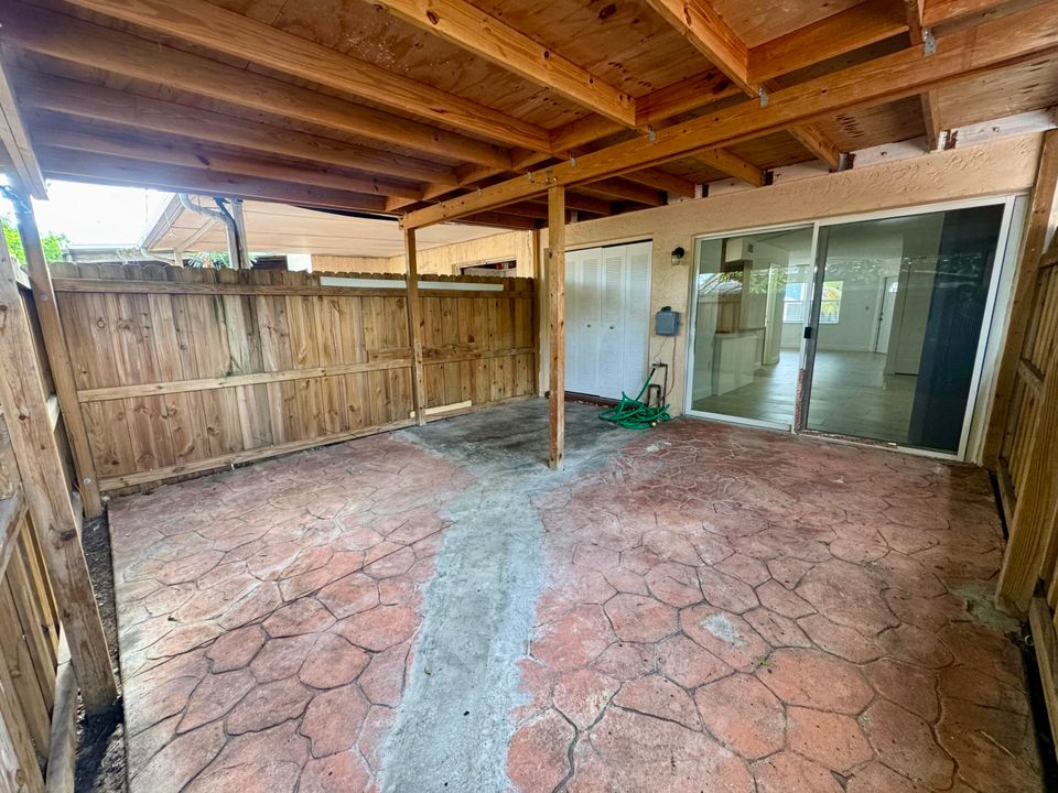 出租: $2,550 (2 贝兹, 1 浴室, 1025 平方英尺)