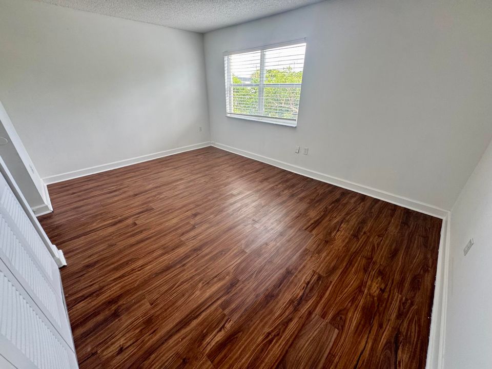 出租: $2,550 (2 贝兹, 1 浴室, 1025 平方英尺)