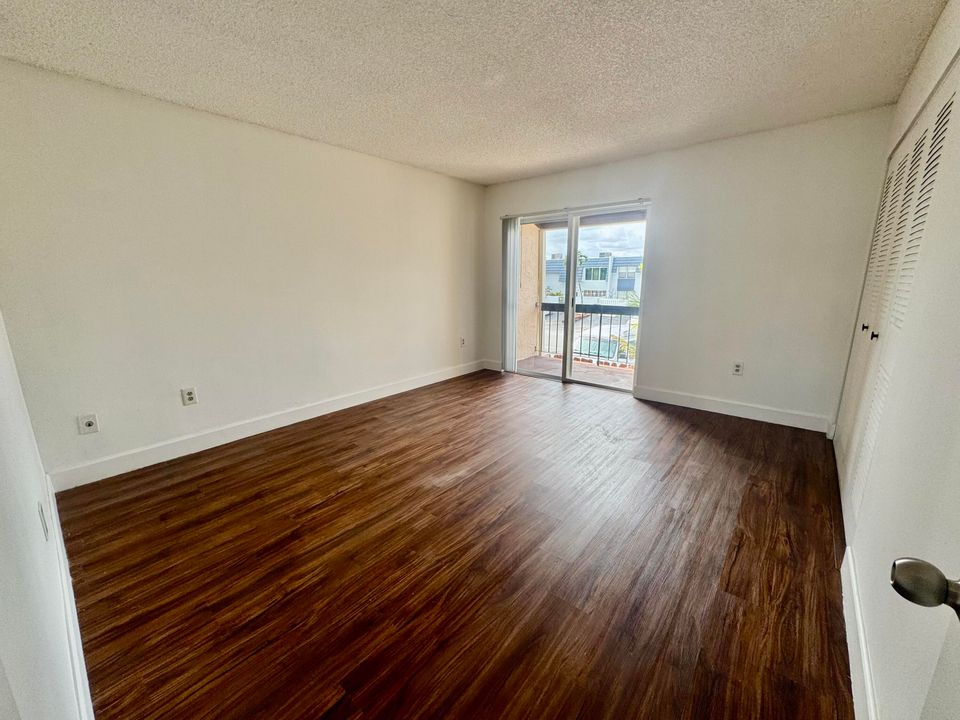 出租: $2,550 (2 贝兹, 1 浴室, 1025 平方英尺)