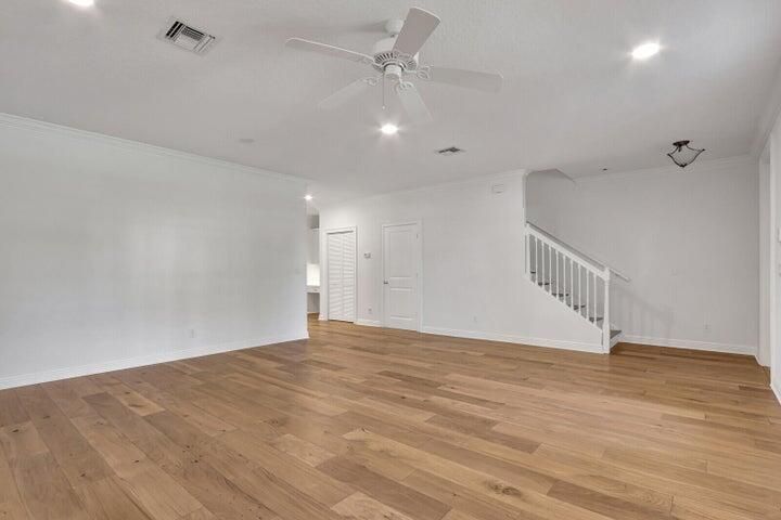 For Sale: $974,900 (4 beds, 3 baths, 2748 Square Feet)