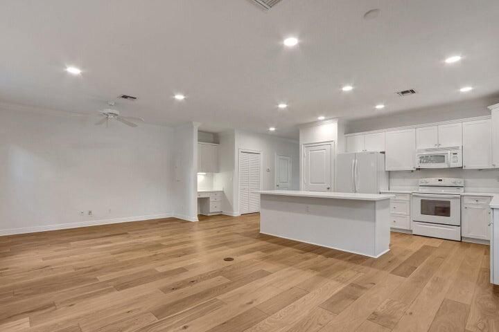 For Sale: $974,900 (4 beds, 3 baths, 2748 Square Feet)