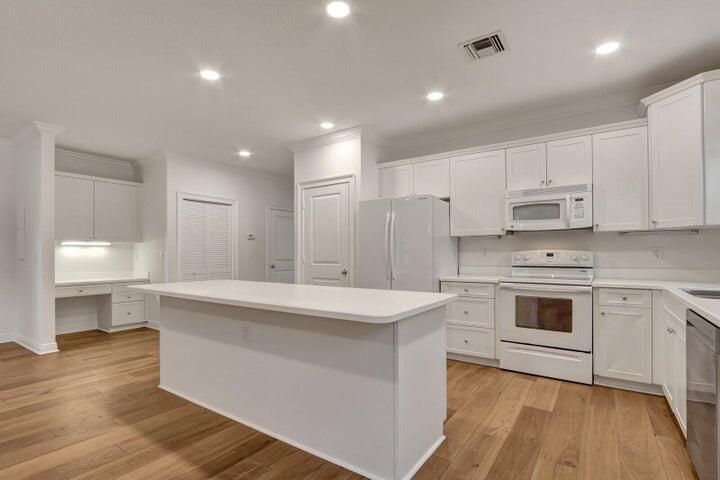 For Sale: $974,900 (4 beds, 3 baths, 2748 Square Feet)