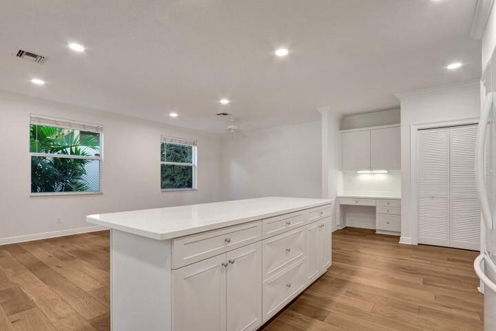 For Sale: $974,900 (4 beds, 3 baths, 2748 Square Feet)