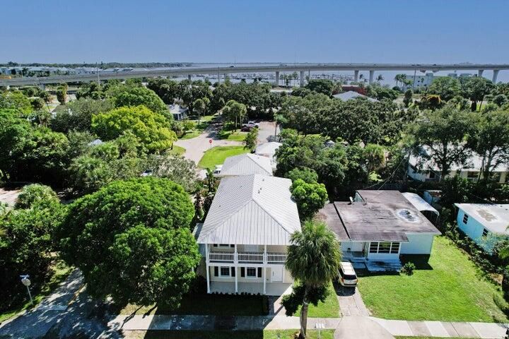 For Sale: $974,900 (4 beds, 3 baths, 2748 Square Feet)