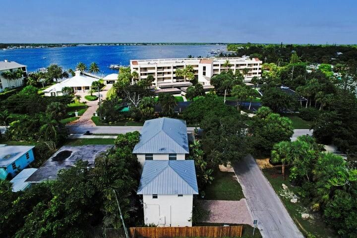 For Sale: $974,900 (4 beds, 3 baths, 2748 Square Feet)