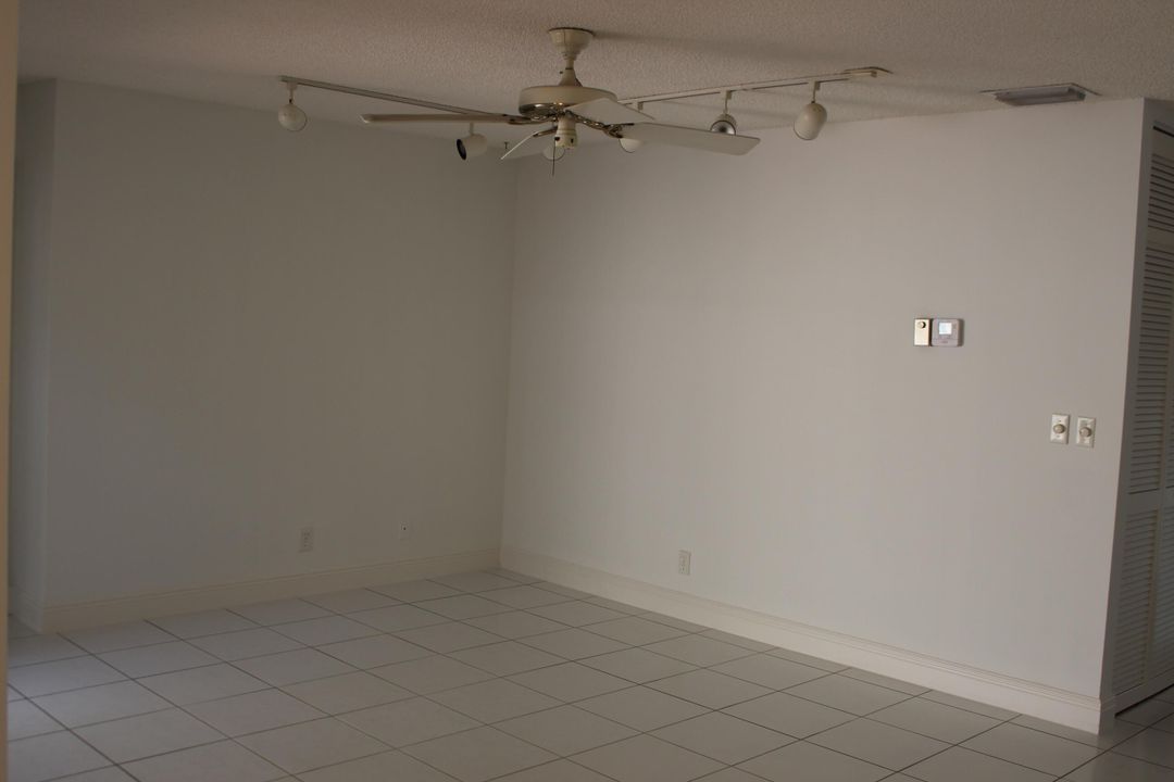 For Sale: $314,900 (2 beds, 2 baths, 1106 Square Feet)