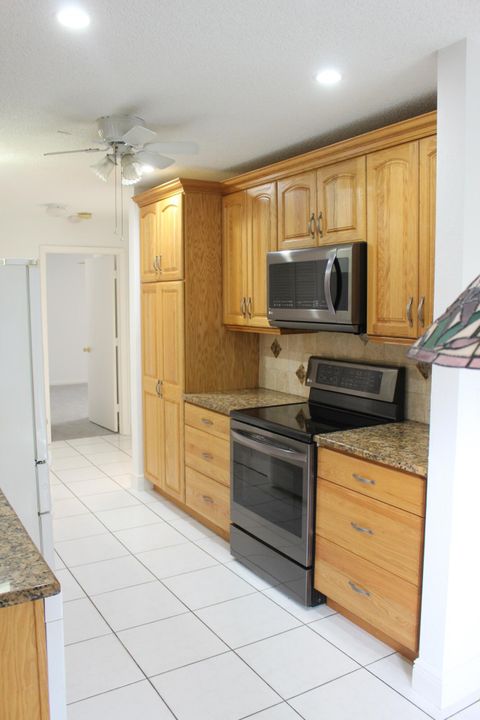 For Sale: $314,900 (2 beds, 2 baths, 1106 Square Feet)