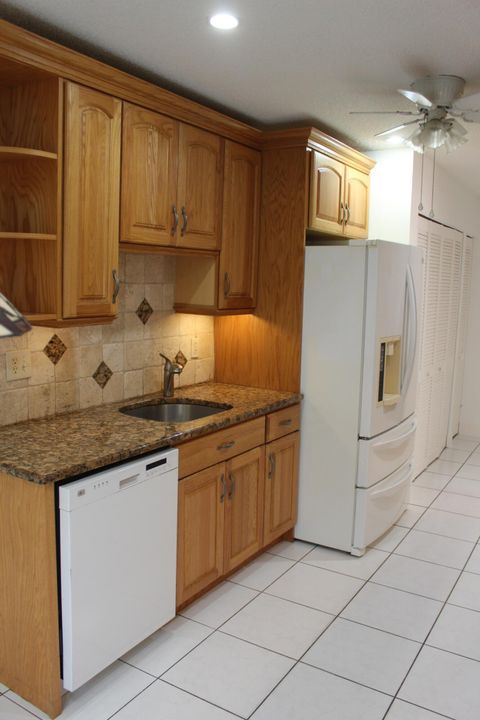 For Sale: $314,900 (2 beds, 2 baths, 1106 Square Feet)