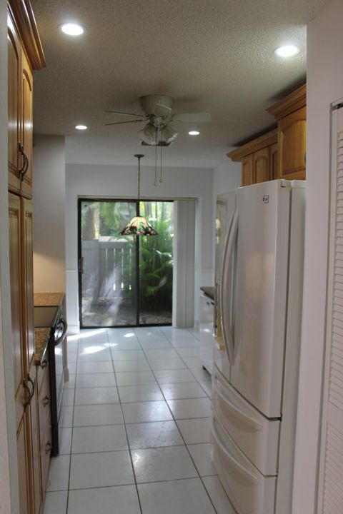 For Sale: $314,900 (2 beds, 2 baths, 1106 Square Feet)